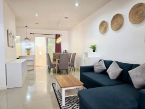 CITY HOME 5Min to Old Town, Airport Plaza.